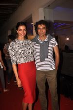 Deepika Padukone, Imtiaz Ali at Finding Fanny screening hosted by Deepika & Arjun Kapoor in Mumbai on 3rd Sept 2014 (449)_5408194fa45fa.JPG