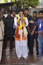 Abhishek Bachchan visits Siddhivinayak Temple in Mumbai on 4th Sept 2014 (12)_54095e3a23e48.JPG