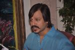 Vivek Oberoi gives interviews for blood donation drive in Juhu, Mumbai on 4th Sept 2014 (10)_54095e90ae20e.JPG