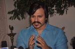 Vivek Oberoi gives interviews for blood donation drive in Juhu, Mumbai on 4th Sept 2014 (2)_54095e88471d8.JPG