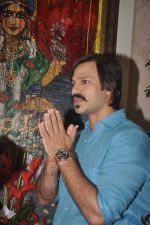 Vivek Oberoi gives interviews for blood donation drive in Juhu, Mumbai on 4th Sept 2014 (7)_54095e8d6bdea.JPG
