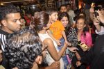 Priyanka Chopra at Gold Gym in Bandra, Mumbai on 6th Sept 2014 (53)_540bf7eaf2f3c.JPG