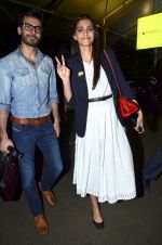 Sonam Kapoor and Fawad Khan return from Indore on 6th Sept 2014  (28)_540c039dcc559.JPG