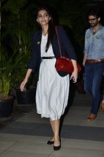 Sonam Kapoor return from Indore on 6th Sept 2014  (10)_540c03a7b673a.JPG