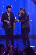 Arjun Kapoor, Yo Yo Honey Singh on the sets of Raw Stars in Mumbai on 8th Sept 2014 (35)_540ea13051b5a.JPG