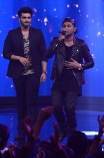 Arjun Kapoor, Yo Yo Honey Singh on the sets of Raw Stars in Mumbai on 8th Sept 2014 (37)_540ea131a5f82.JPG