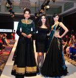 Bipasha Basu, Archana Kochhar, Divya Kumar at the launch of MUAAK by Archana Kochhar at India Fashion Week 2014 at Dubai on 5th Sept 2014 (3)_540ea2c125cef.jpg