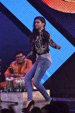 Deepika Padukone on the sets of Raw Stars in Mumbai on 8th Sept 2014 (128)_540ea18c162ba.JPG