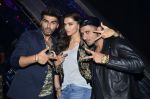 Deepika Padukone, Arjun Kapoor, Yo Yo Honey Singh on the sets of Raw Stars in Mumbai on 8th Sept 2014 (127)_540ea07f7a566.JPG