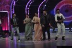 Arjun Kapoor, Deepika Padukone promote Finding Fanny on Jhalak Dikhla Jaa on 10th Sept 2014 (33)_541155c900d13.JPG