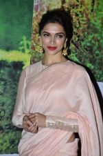 Deepika Padukone at Finding Fanny screening for Big B in Sunny Super Sound on 10th Sept 2014 (56)_54114a36e4a07.JPG