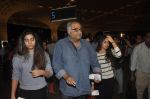 Sridevi snapped with Boney Kapoor & Daughters in Mumbai Airport on 11th Sept 2014 (16)_54129e5b410af.JPG