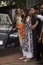 Deepika Padukone visits Siddhivinayak Temple to take blessings for Finding Fanny in Mumbai on 12th Sept 2014 (13)_5413baa530028.JPG