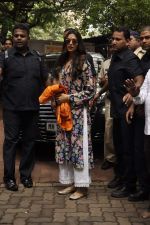 Deepika Padukone visits Siddhivinayak Temple to take blessings for Finding Fanny in Mumbai on 12th Sept 2014 (16)_5413baa83a2ef.JPG