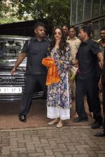 Deepika Padukone visits Siddhivinayak Temple to take blessings for Finding Fanny in Mumbai on 12th Sept 2014 (8)_5413ba9a8d852.JPG