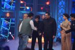 Abhishek Bachchan,Shahrukh Khan, Deepika Padukone, Boman Irani, Vivaan Shah,Sonu Sood, Farah Khan at the Audio release of Happy New Year on 15th Sept 20 (267)_541851116853e.JPG