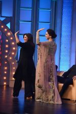 Deepika Padukone, Farah Khan at the Audio release of Happy New Year on 15th Sept 2014 (316)_5418521a17259.JPG