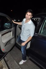 Varun Dhawan snapped at Olive with friends on 17th Sept 2014 (2)_541a9c78396d7.JPG