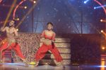 Mouni Roy at the grand finale of Jhalak Dikhhla Jaa in Filmistan, Mumbai on 18th Sept 2014 (330)_541c1a3e9bc50.JPG