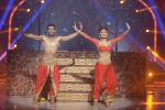 Mouni Roy at the grand finale of Jhalak Dikhhla Jaa in Filmistan, Mumbai on 18th Sept 2014 (339)_541c1a4a7920f.JPG