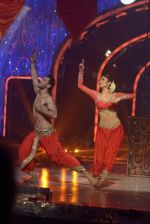Mouni Roy at the grand finale of Jhalak Dikhhla Jaa in Filmistan, Mumbai on 18th Sept 2014 (351)_541c1a5946003.JPG