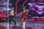 Sophie Choudry at the grand finale of Jhalak Dikhhla Jaa in Filmistan, Mumbai on 18th Sept 2014 (471)_541c19d51987e.JPG