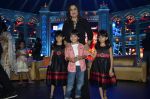 Farah Khan snapped with triplets in HNY Music Launch on 20th Sept 2014 (8)_541eb48c22664.JPG