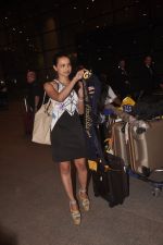 Gail Nicole Da Silva, Miss India snapped after she returns from as winner from contest in Airport on 20th Sept 2014 (91)_541eb4a949c74.JPG
