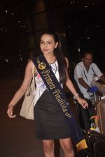 Gail Nicole Da Silva, Miss India snapped after she returns from as winner from contest in Airport on 20th Sept 2014 (93)_541eb4aaa2a91.JPG