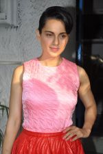 Kangana Ranaut snapped in Olive on 20th Sept 2014 (92)_541eb55fba8a3.JPG