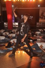 Shahid Kapur unveil Haider Song with Flash mob in Mumbai on 19th Sept 2014 (22)_541e60ecac8f5.JPG