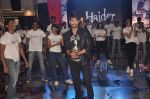 Shahid Kapur unveil Haider Song with Flash mob in Mumbai on 19th Sept 2014 (26)_541e60eeaf05f.JPG