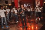 Shahid Kapur unveil Haider Song with Flash mob in Mumbai on 19th Sept 2014 (27)_541e60ef32cc4.JPG