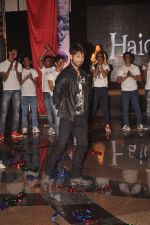 Shahid Kapur unveil Haider Song with Flash mob in Mumbai on 19th Sept 2014 (30)_541e60f0d2dc4.JPG