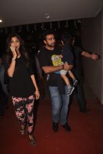 Shilpa Shetty snapped with hubby and son in International Airport on 20th Sept 2014 (27)_541eb94e739fb.JPG