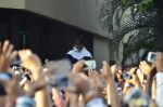 Amitabh Bachchan waves to his fans outside his residence in Juhu, Mumbai on 21st Sept 2014 (7)_541fce6f3e58d.JPG