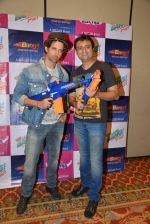  Hrithik Roshan unveils Mitashi Bang toys guns  in Mumbai on 23rd Sept 2014 (21)_542189352b885.JPG