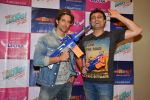  Hrithik Roshan unveils Mitashi Bang toys guns  in Mumbai on 23rd Sept 2014 (28)_54218939037e0.JPG