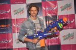  Hrithik Roshan unveils Mitashi Bang toys guns  in Mumbai on 23rd Sept 2014 (39)_5421893e3956e.JPG