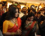 Vidya Balan snapped in Kolkatta for PC Jewellers launch on 25th Sept 2014 (8)_54255c60e516f.jpg