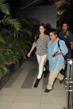 Katrina Kaif return from Delhi on 26th Sept 2014 (23)_54262d692492e.JPG