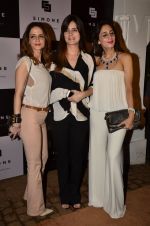 Sussanne Khan, Simone Arora, Farah Khan Ali at Simone store launch in Mumbai on 26th Sept 2014(1025)_542697ee2e30d.JPG
