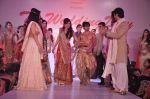 Teejay Sidhu, Karanvir Bohra at Wedding Show by Amy Billiomoria in Mumbai on 28th Sept 2014 (603)_542998c5dad35.JPG