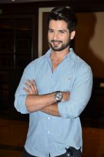 Shahid Kapoor at Haider book launch in Taj Lands End on 30th Sept 2014 (88)_542be97e3d2a5.JPG