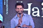 Shahid Kapur at Haider book launch in Taj Lands End on 30th Sept 2014 (150)_542be9853a0c1.JPG
