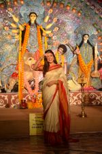 Sushmita Sen at Durga Pooja on 30th Sept 2014 (121)_542be04a2cf46.JPG