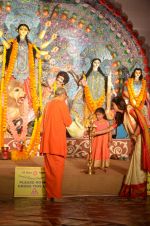 Sushmita Sen at Durga Pooja on 30th Sept 2014 (154)_542be069c67e1.JPG