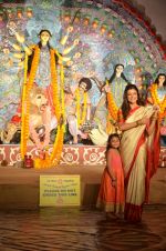 Sushmita Sen at Durga Pooja on 30th Sept 2014 (172)_542be07bcdbba.JPG