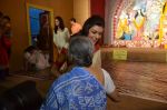 Sushmita Sen at Durga Pooja on 30th Sept 2014 (31)_542bdff417e06.JPG
