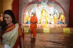 Sushmita Sen at Durga Pooja on 30th Sept 2014 (35)_542bdff77f96b.JPG